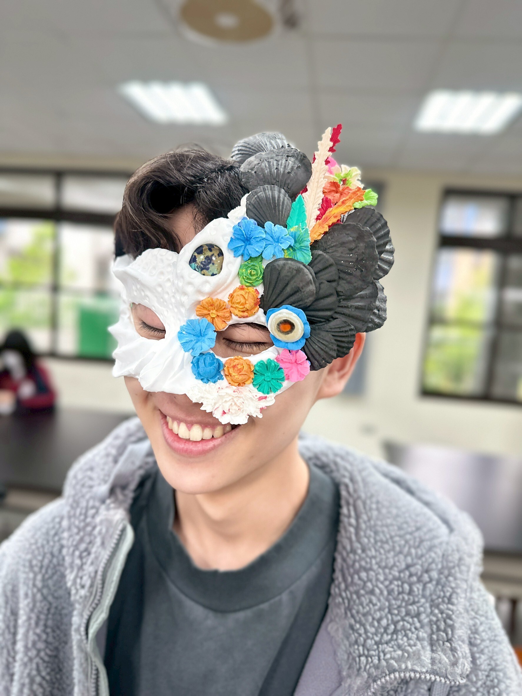 學生作品完成後試戴