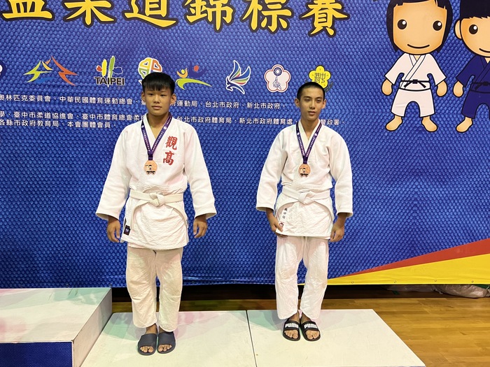 國中男子組第六級第三名 張友鐿908 班(取得112全中運參賽資格)頒獎照